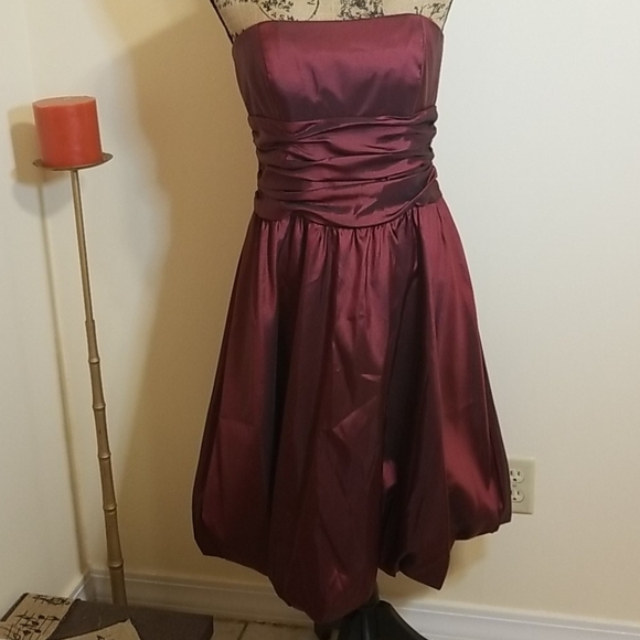 NWT David's Bridal Strapless Berry Cocktail dress size 8 - Picture 1 of 13